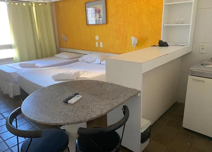 205 Flat mobiliado com vista lateral mar na Praia de Iracema